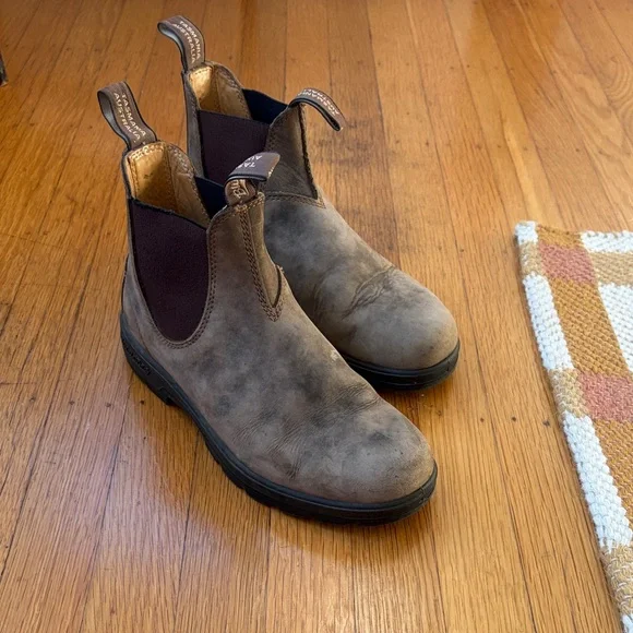 Rustic Brown Blundstones - Picture 2 of 5